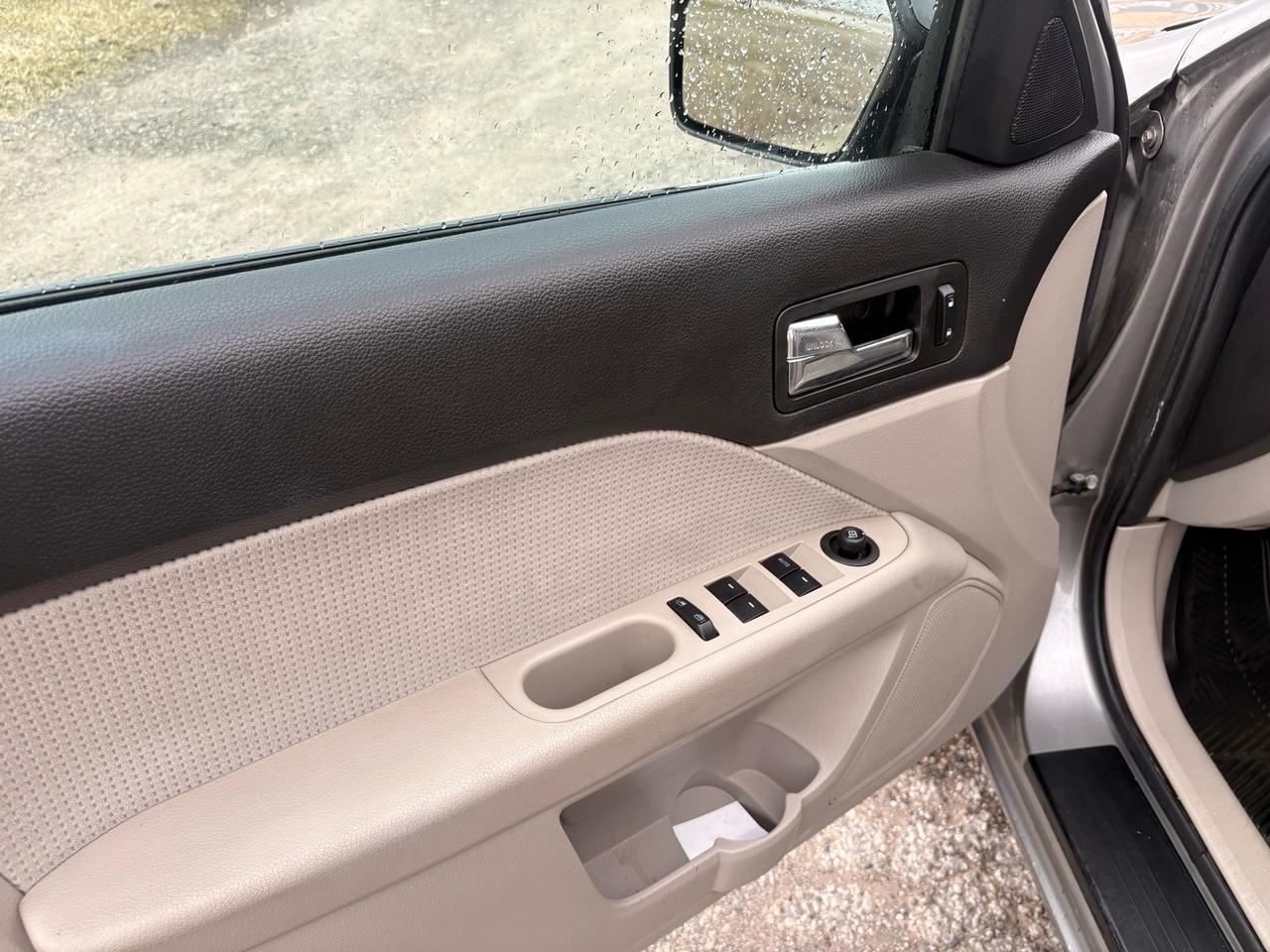 2009 Ford Fusion SEL, Rust and Accident Free, Low Mileage, 4 Cyl Photo