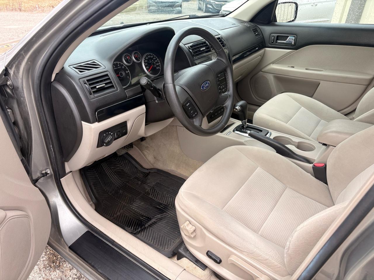 2009 Ford Fusion SEL, Rust and Accident Free, Low Mileage, 4 Cyl Photo
