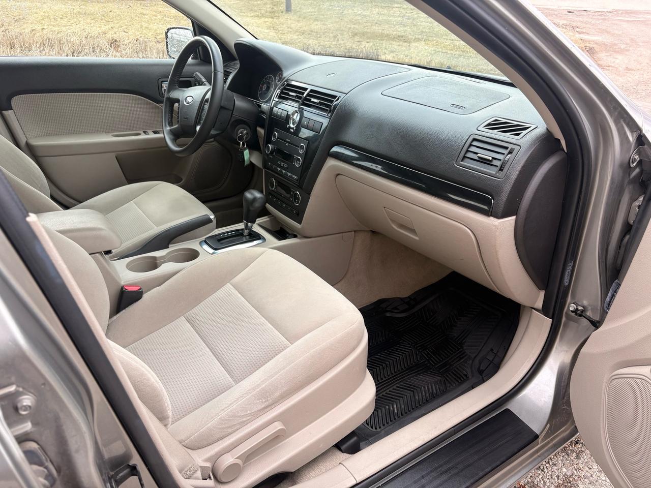 2009 Ford Fusion SEL, Rust and Accident Free, Low Mileage, 4 Cyl Photo