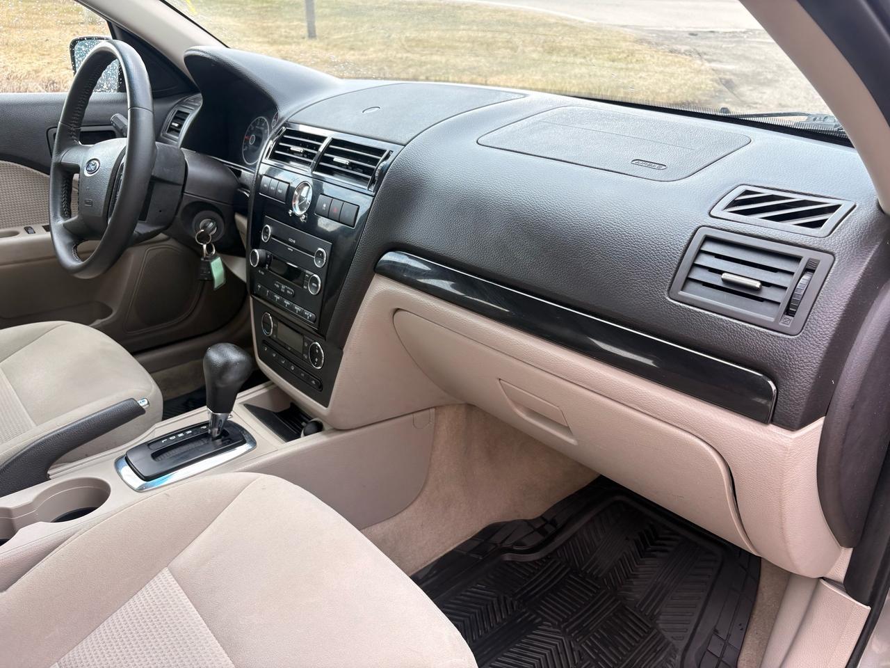2009 Ford Fusion SEL, Rust and Accident Free, Low Mileage, 4 Cyl Photo