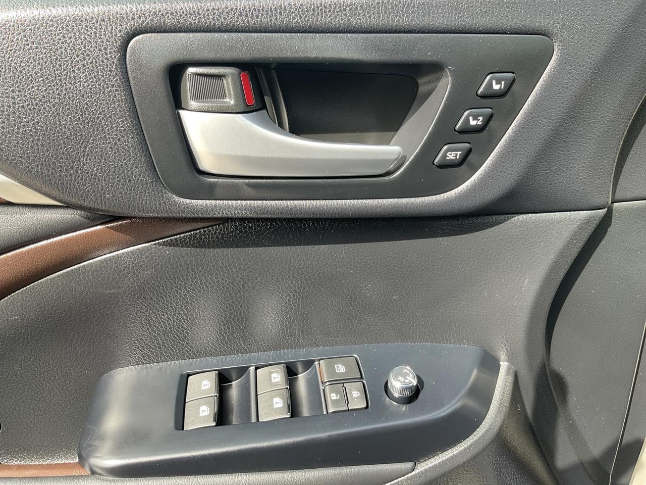 2015 Toyota Highlander Limited AWD V6 - LTHR! NAV! BACK-UP CAM! BSM! 7 PA Photo