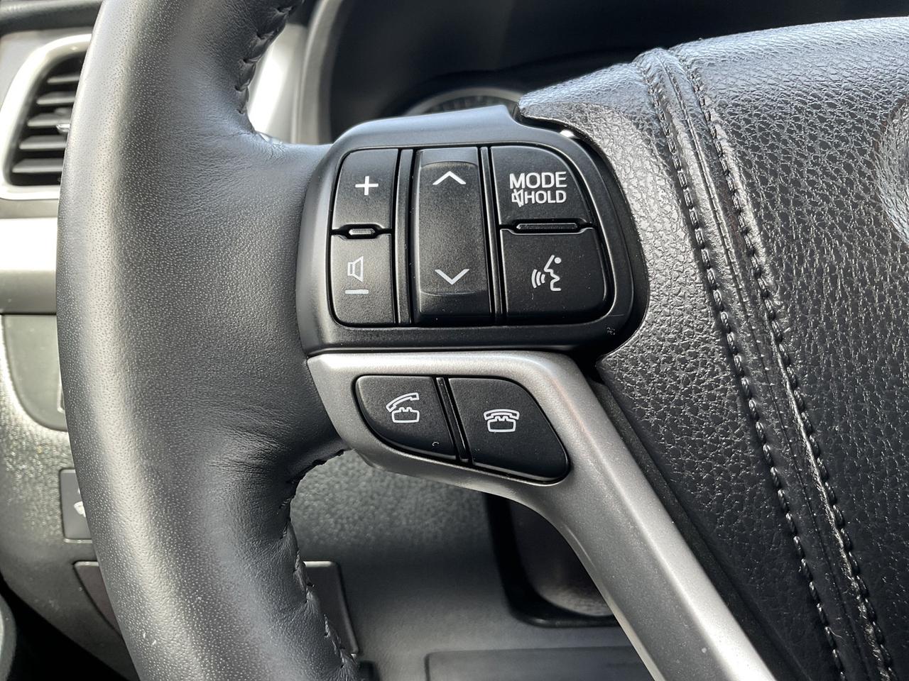 2015 Toyota Highlander Limited AWD V6 - LTHR! NAV! BACK-UP CAM! BSM! 7 PA Photo