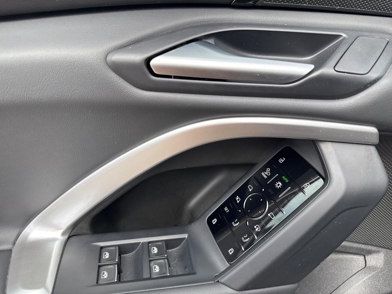 2025 Audi Q5 S-Line Navi Pano Roof Tecknik Photo