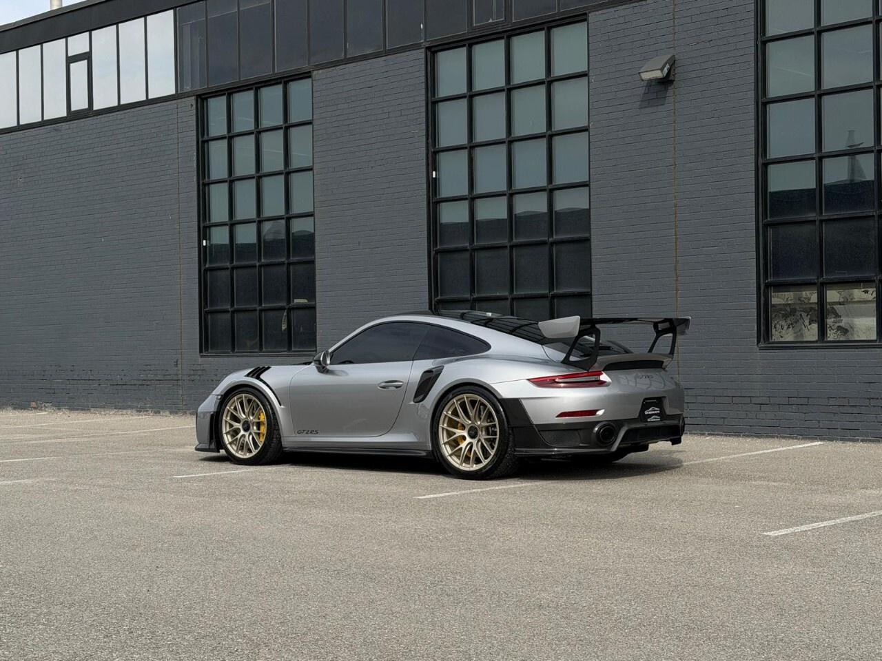 2018 Porsche 911 GT2 RS Coupe Photo3