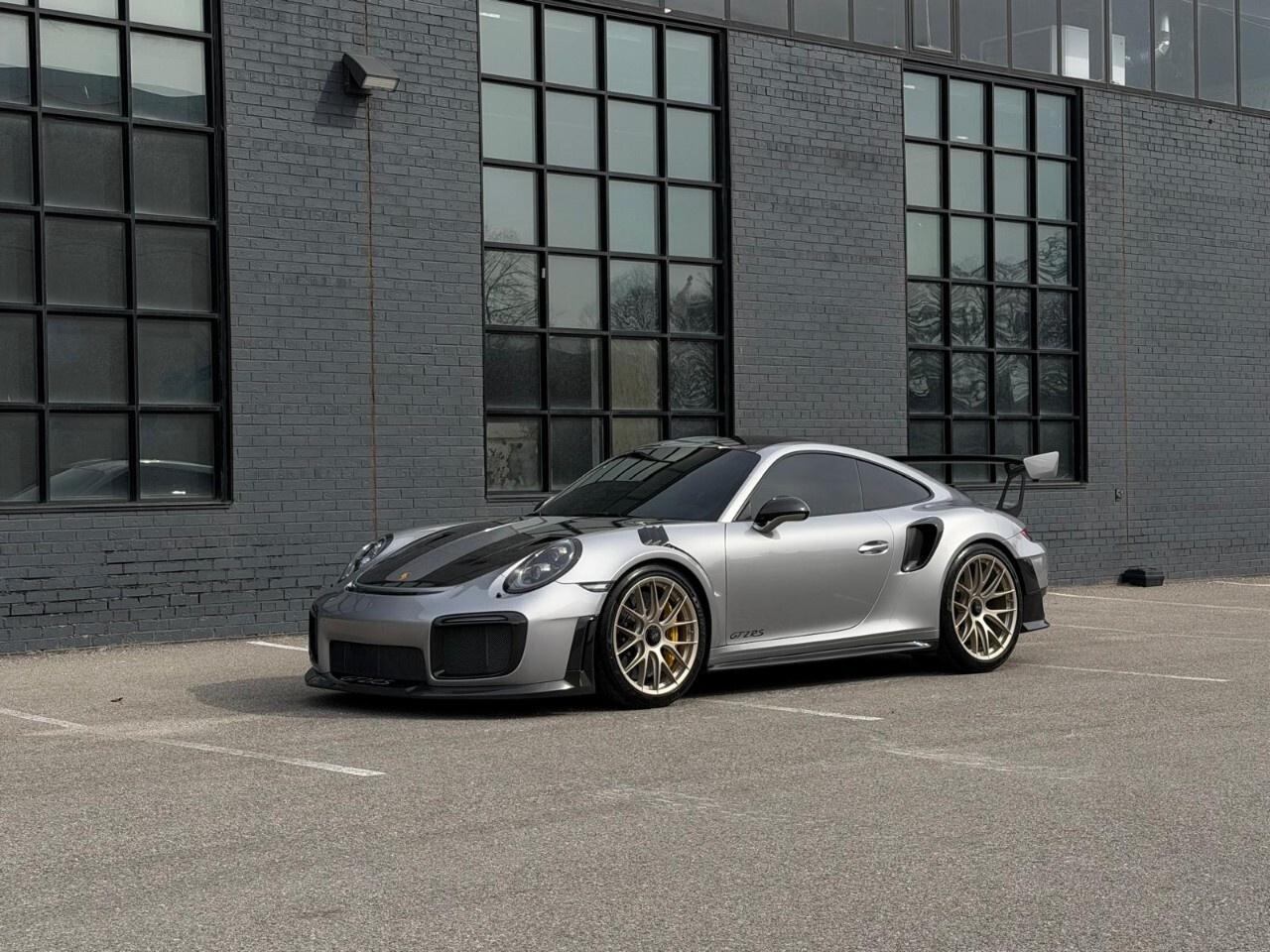 2018 Porsche 911 GT2 RS Coupe Photo2