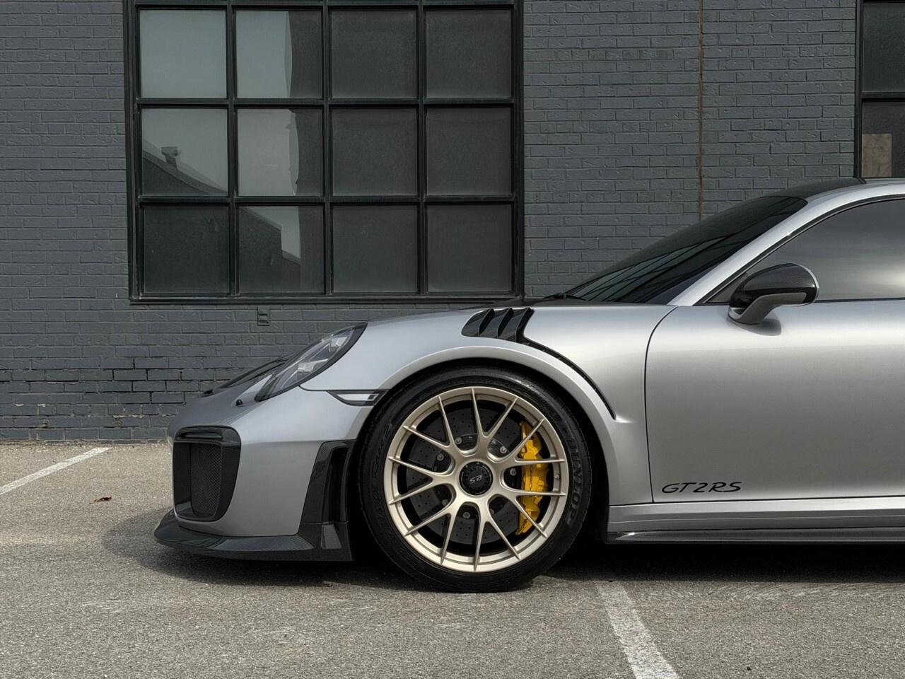 2018 Porsche 911 GT2 RS Coupe Photo4