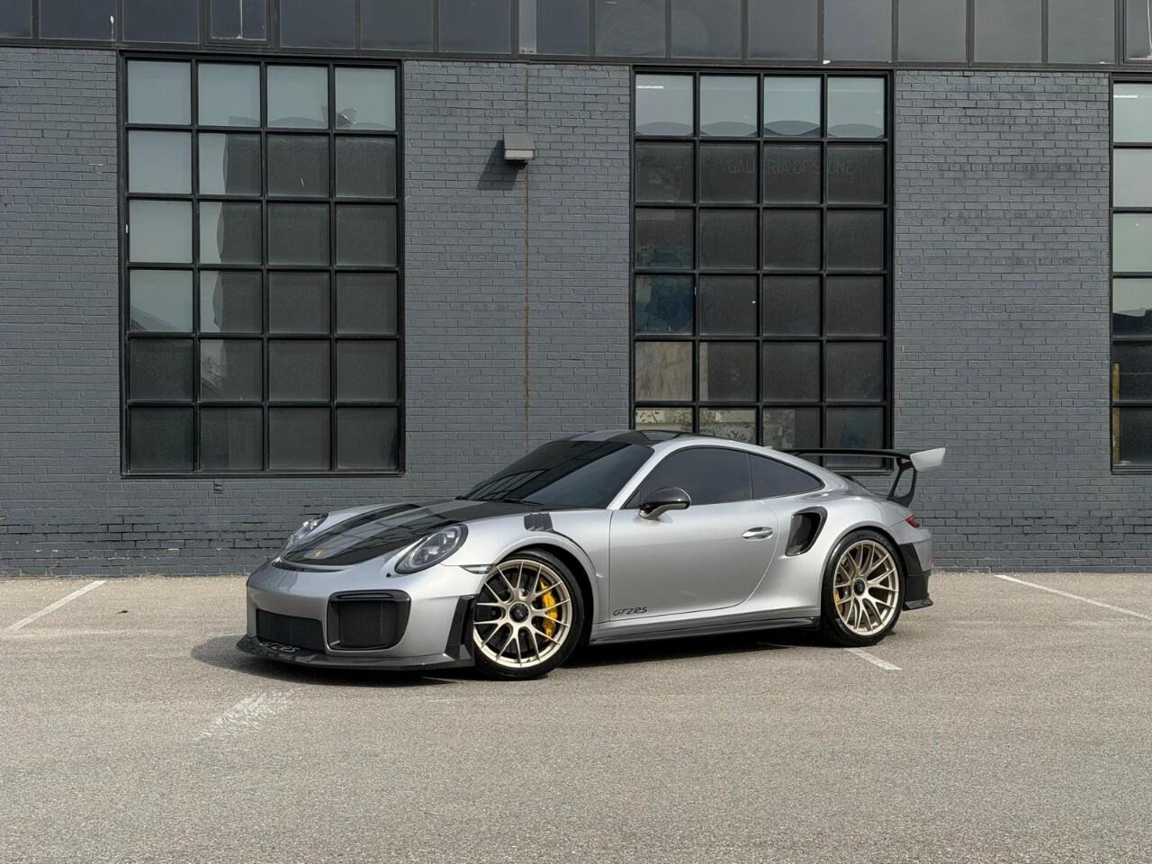 2018 Porsche 911 GT2 RS Coupe Photo0