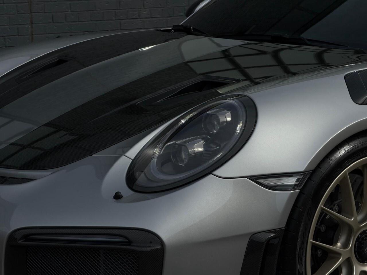 2018 Porsche 911 GT2 RS Coupe Photo