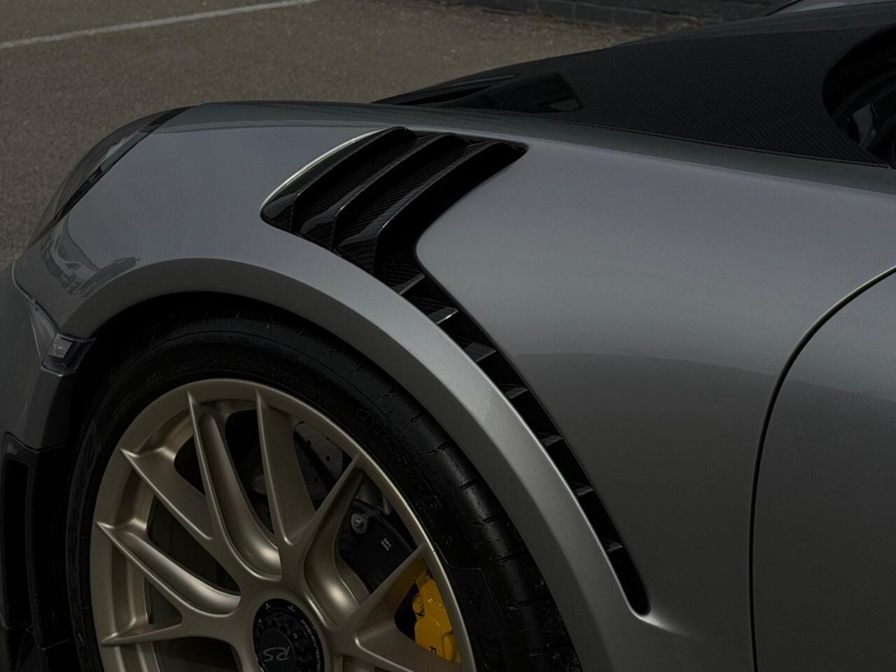 2018 Porsche 911 GT2 RS Coupe Photo