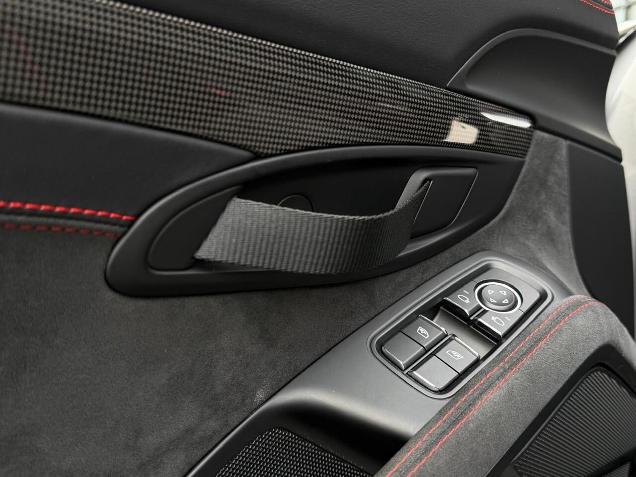 2018 Porsche 911 GT2 RS Coupe Photo