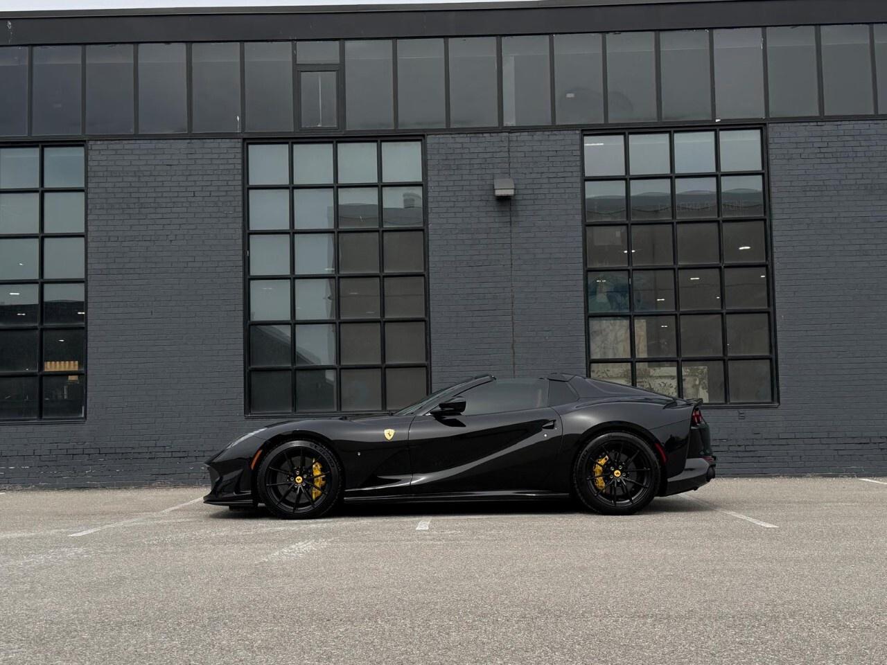 2021 Ferrari 812 GTS Convertible Photo2