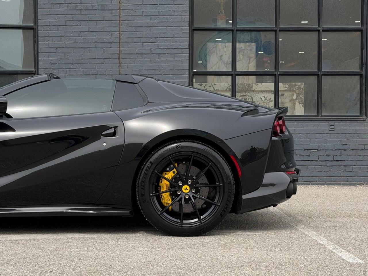 2021 Ferrari 812 GTS Convertible Photo