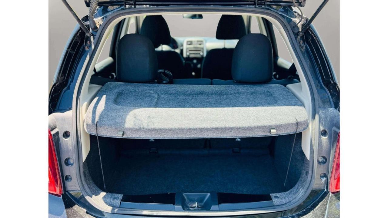 2015 Nissan Micra SV MANUAL Photo