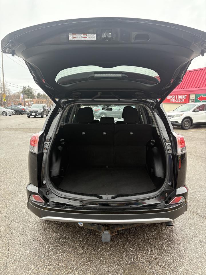 2016 Toyota RAV4 AWD 4dr XLE Photo