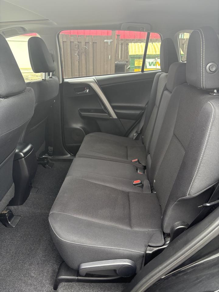 2016 Toyota RAV4 AWD 4dr XLE Photo