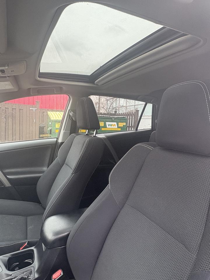 2016 Toyota RAV4 AWD 4dr XLE Photo