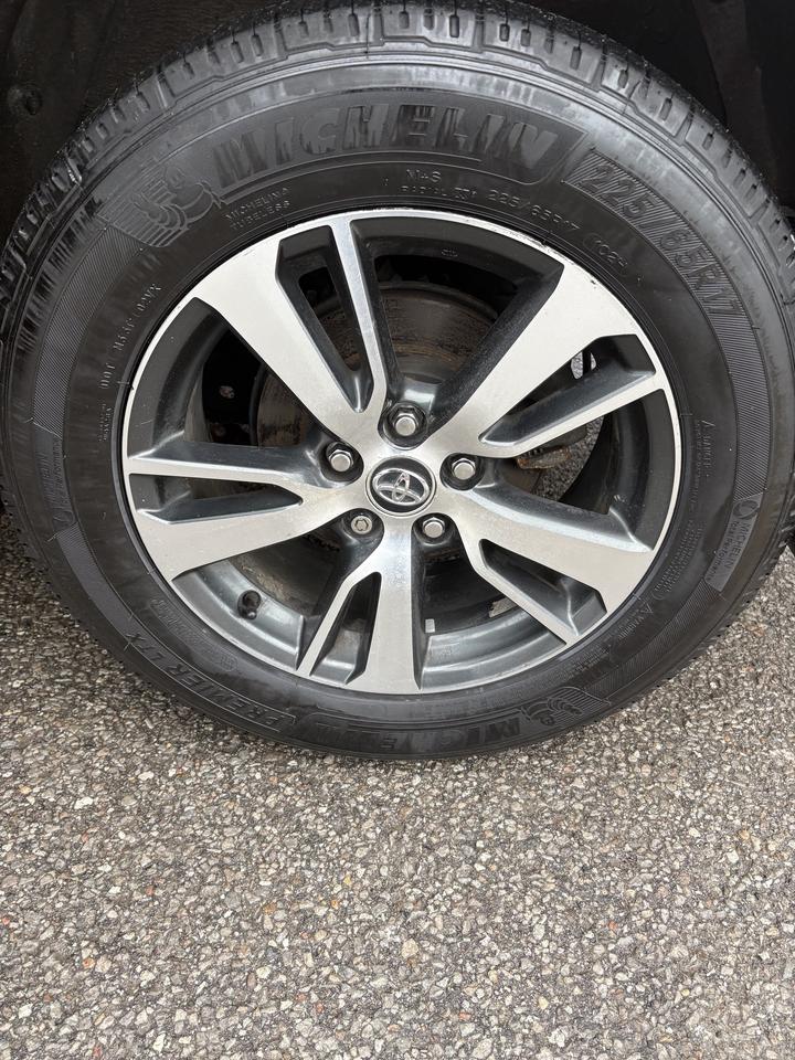 2016 Toyota RAV4 AWD 4dr XLE Photo