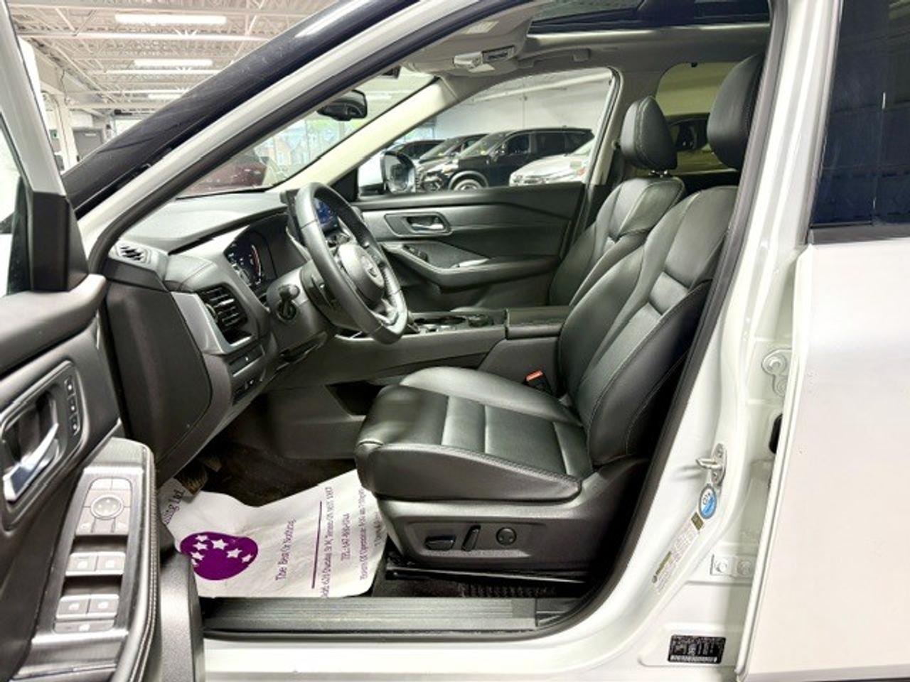 2024 Nissan Rogue SL, PRO-PILOT, LEATHER, GOOGLE MAPS, REMOTE START Photo