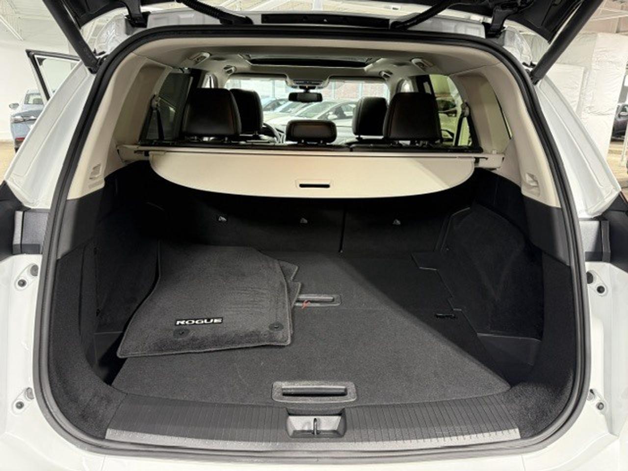 2024 Nissan Rogue SL, PRO-PILOT, LEATHER, GOOGLE MAPS, REMOTE START Photo