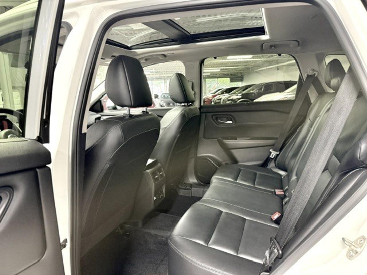 2024 Nissan Rogue SL, PRO-PILOT, LEATHER, GOOGLE MAPS, REMOTE START Photo