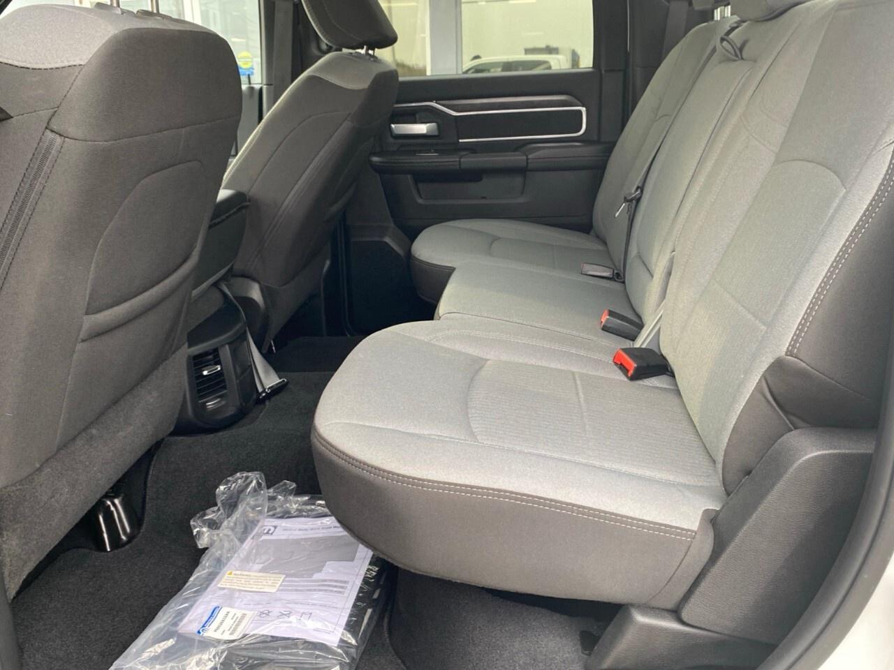 2024 RAM 3500 Big Horn 4x4 Crew Cab 6'4 Box Photo