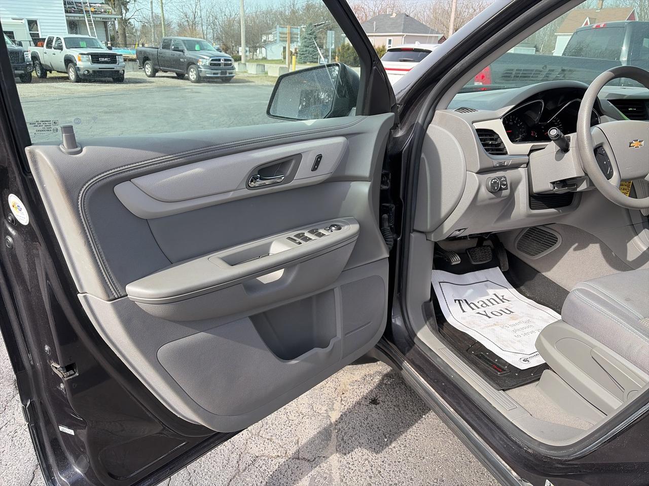 2016 Chevrolet Traverse LS-7 PASS-AWD-CLEAN Photo