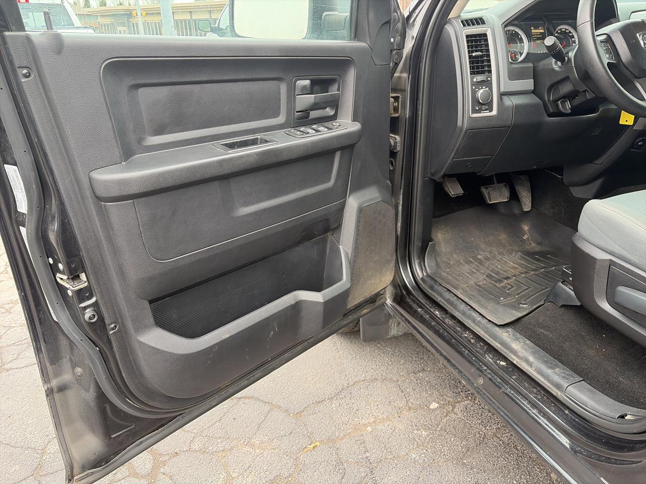 2015 RAM 1500 ST-5.7-4X4-ONE OWNER Photo