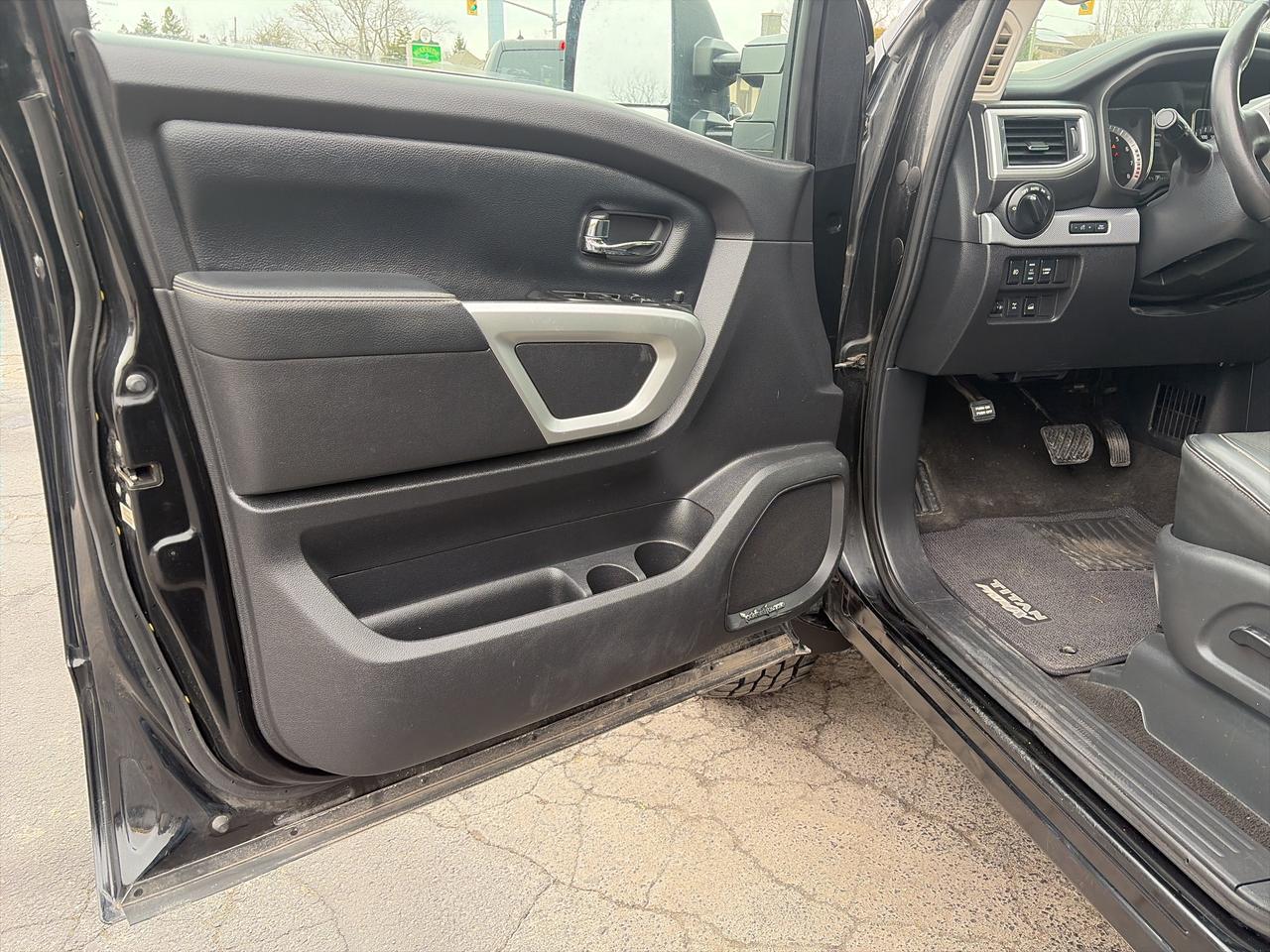 2018 Nissan Titan XD PRO-4X-LEATHER-LOADED-CLEAN Photo