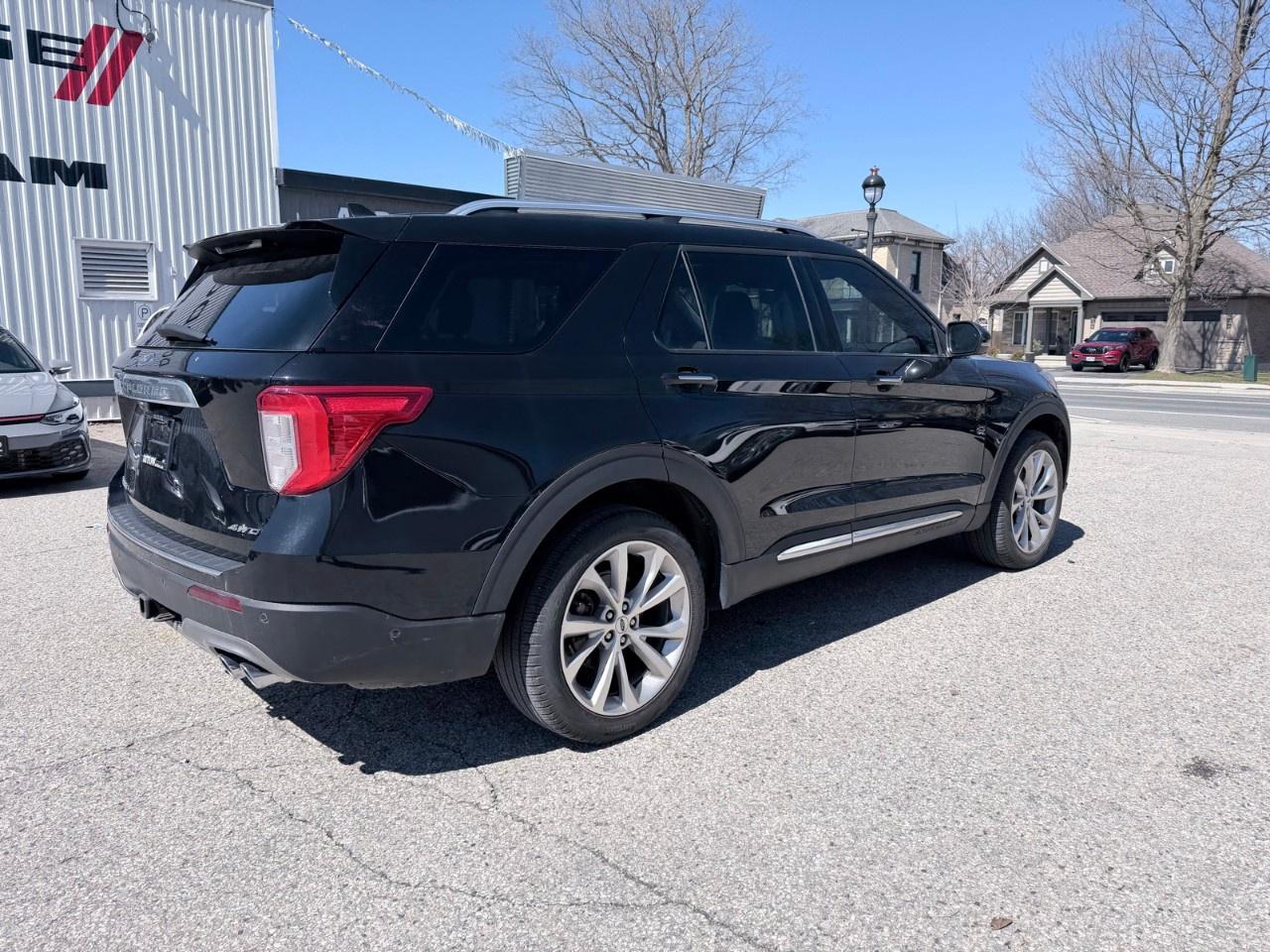 2023 Ford Explorer Platinum 4WD Photo4