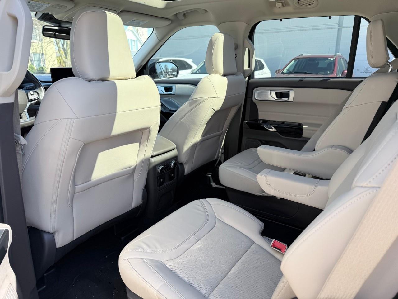 2023 Ford Explorer Platinum 4WD Photo