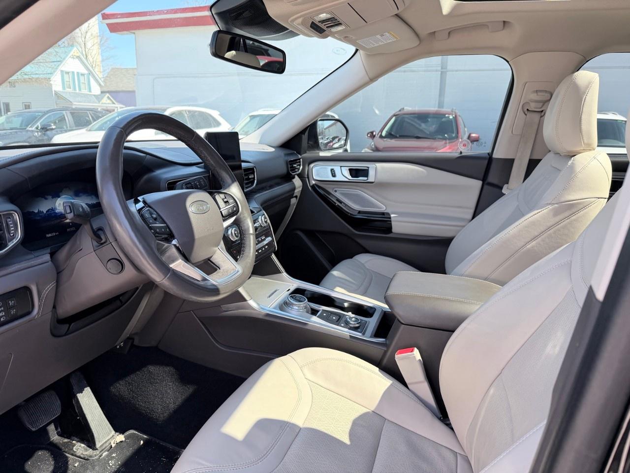 2023 Ford Explorer Platinum 4WD Photo