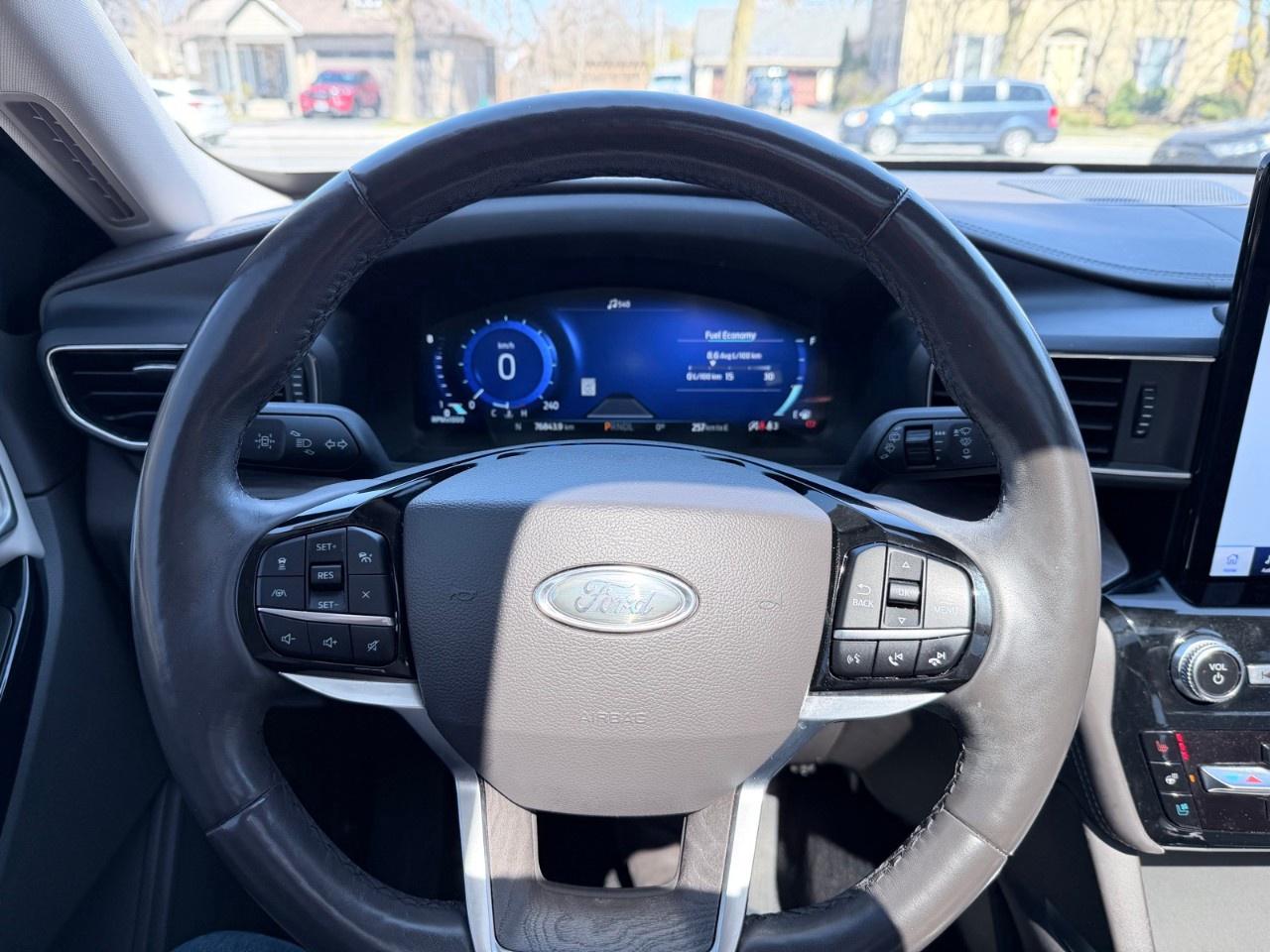 2023 Ford Explorer Platinum 4WD Photo