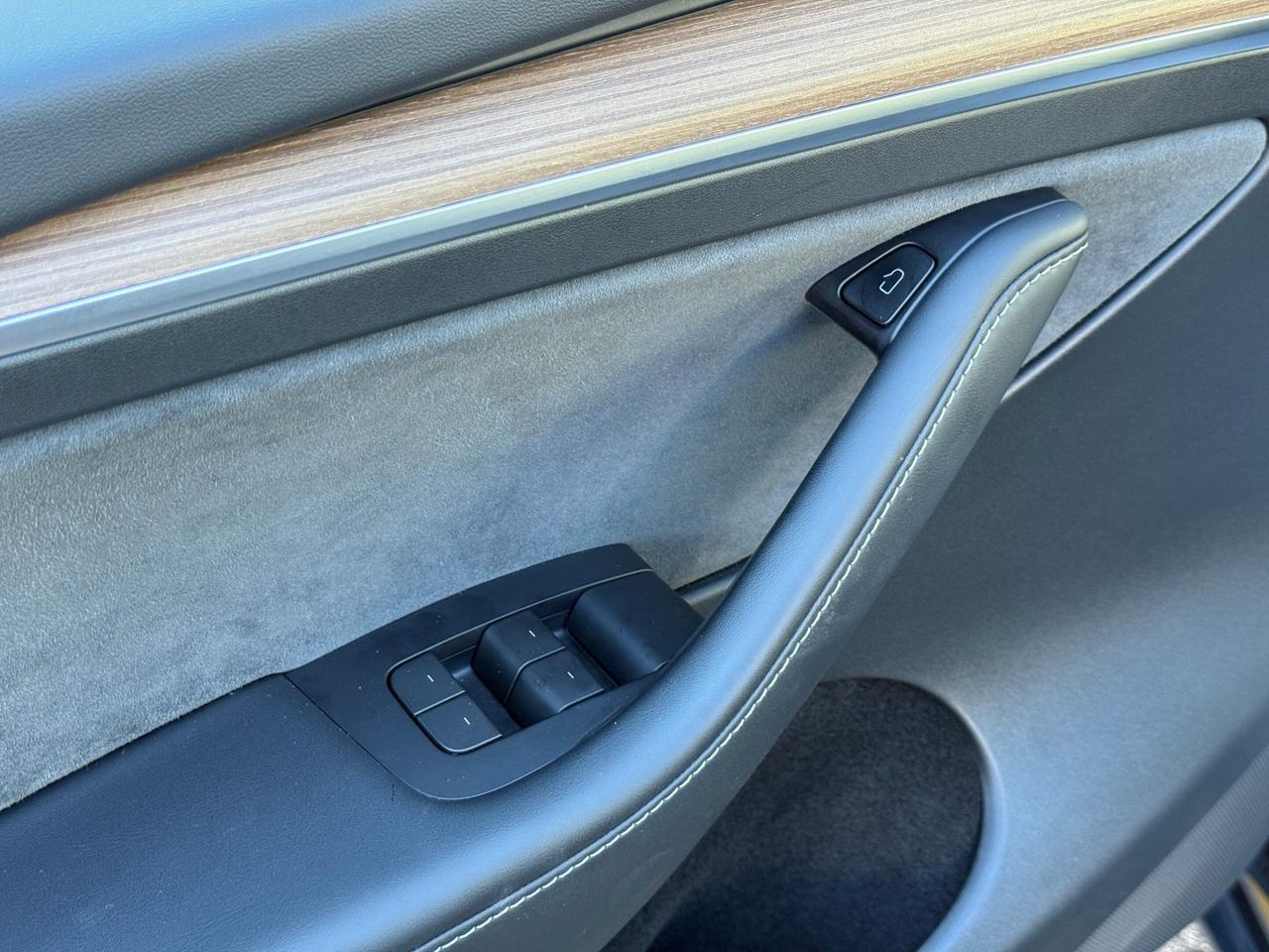 2024 Tesla Model Y STANDARD RANGE   NO ACCIDENT Photo