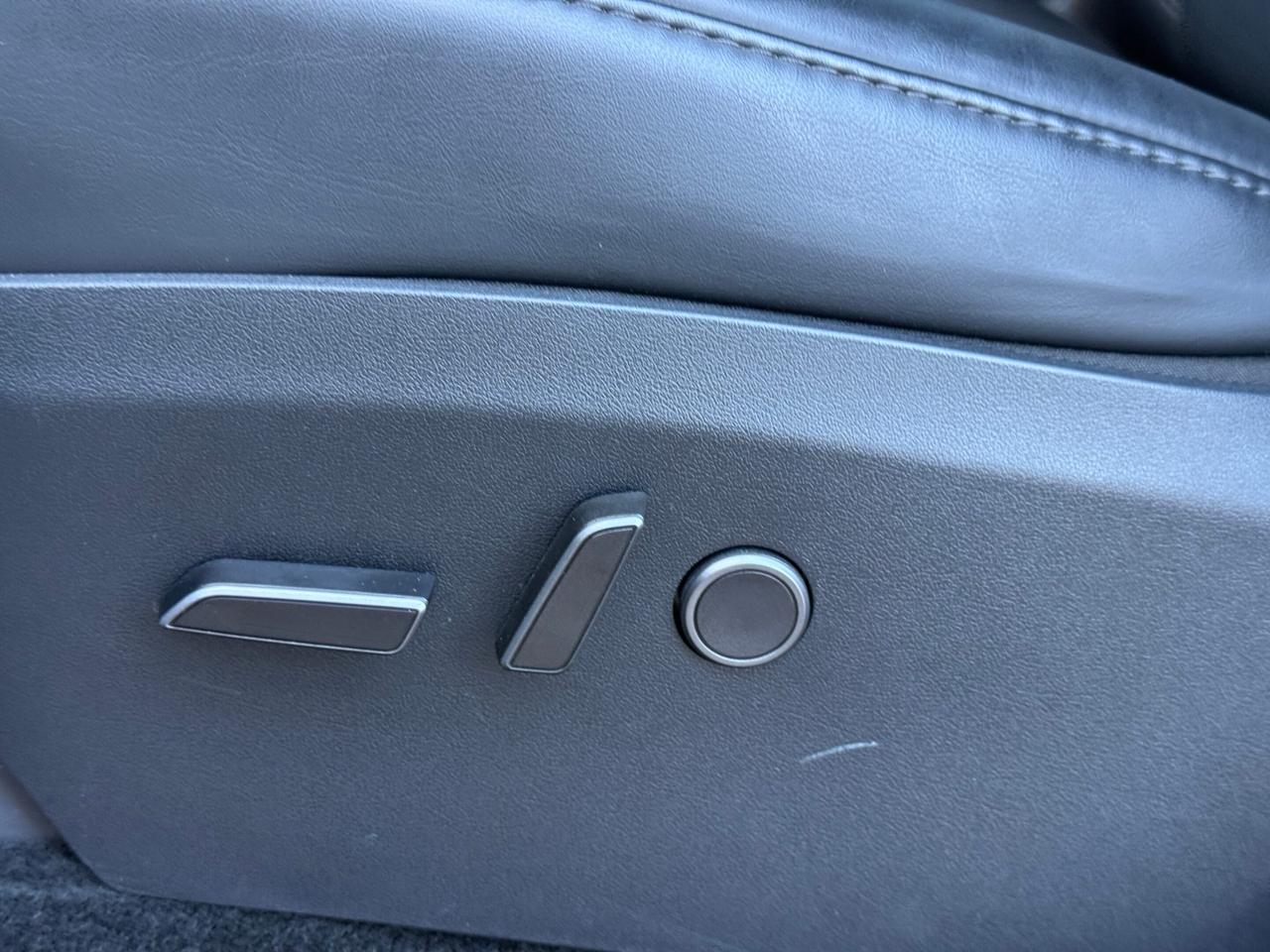 2024 Tesla Model Y STANDARD RANGE   NO ACCIDENT Photo