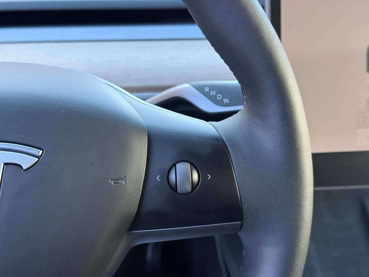2024 Tesla Model Y STANDARD RANGE   NO ACCIDENT Photo