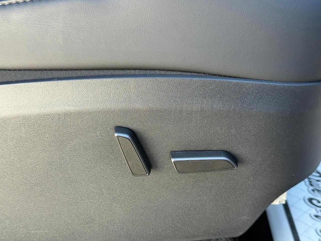 2024 Tesla Model Y STANDARD RANGE   NO ACCIDENT Photo