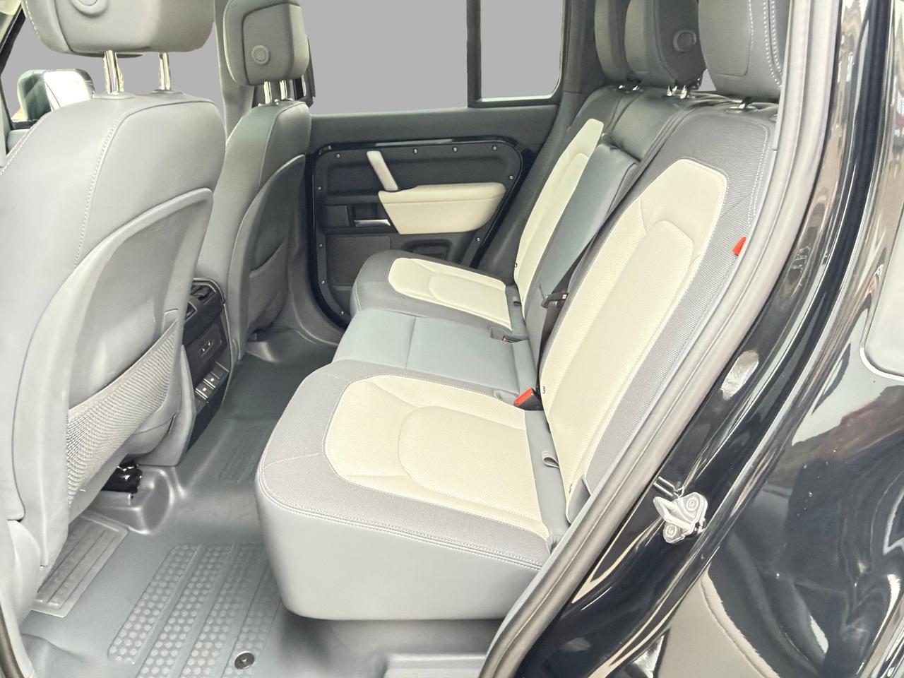 2024 Land Rover Defender 110 P400 X-Dynamic SE WHITE INTERIOR NO ACCIDENT Photo