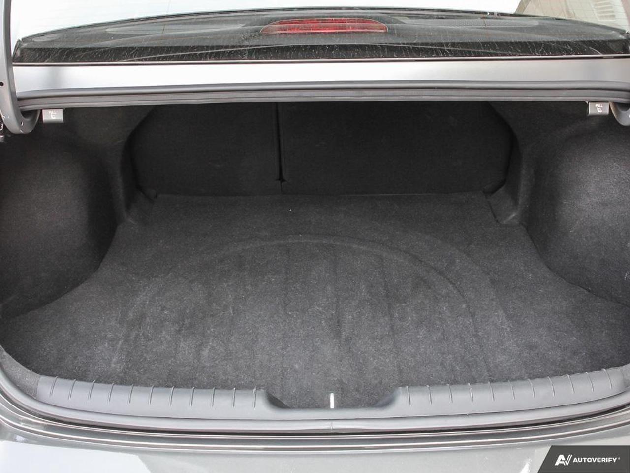 2022 Hyundai Elantra Ultimate w/Two-Tone Interior 4dr Sedan Photo