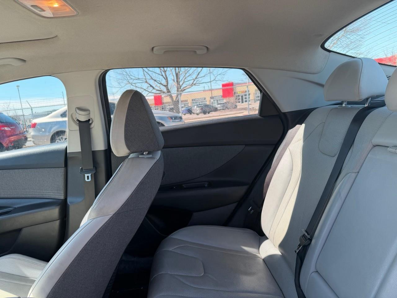 2022 Hyundai Elantra Ultimate w/Two-Tone Interior 4dr Sedan Photo