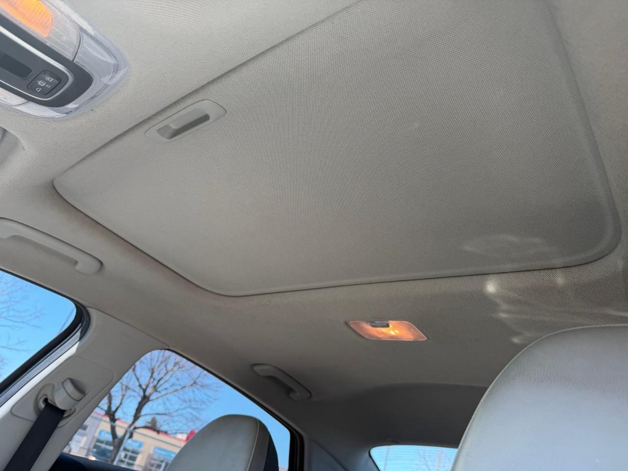 2022 Hyundai Elantra Ultimate w/Two-Tone Interior 4dr Sedan Photo