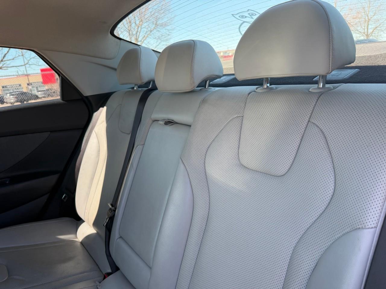 2022 Hyundai Elantra Ultimate w/Two-Tone Interior 4dr Sedan Photo