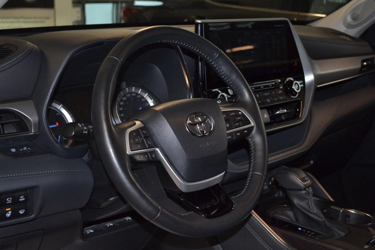 2022 Toyota Highlander HYBRID Limited AWD Photo