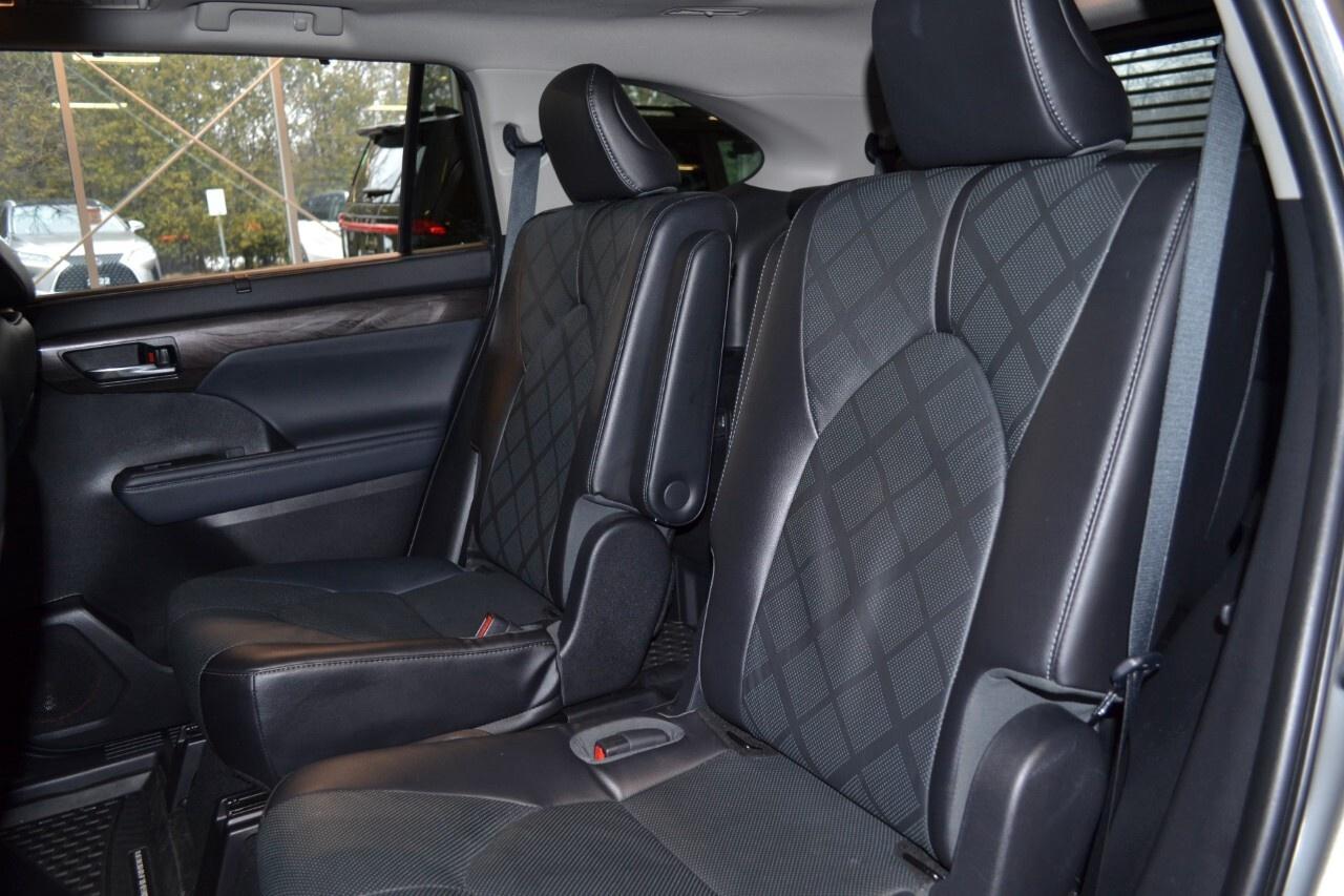 2022 Toyota Highlander HYBRID Limited AWD Photo