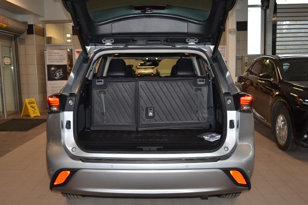 2022 Toyota Highlander HYBRID Limited AWD Photo