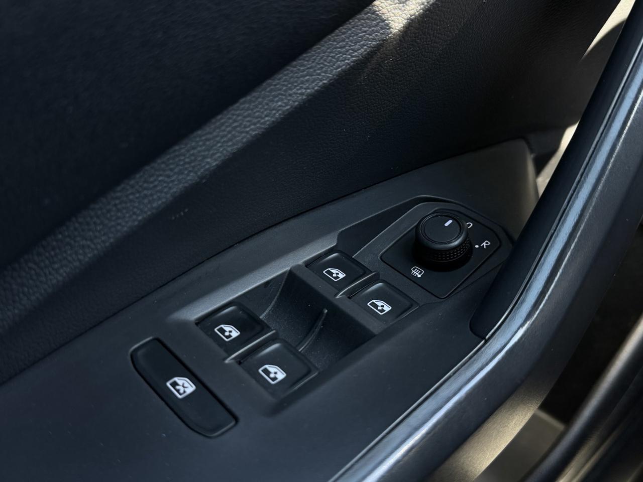 2019 Volkswagen Jetta Highline R LINE   Leather   Sunroof   HTD Seats Photo