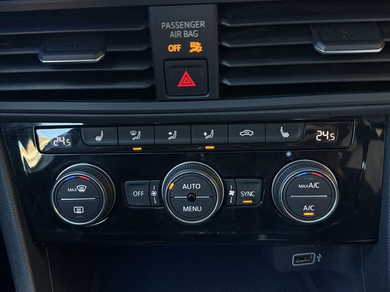 2019 Volkswagen Jetta Highline R LINE   Leather   Sunroof   HTD Seats Photo