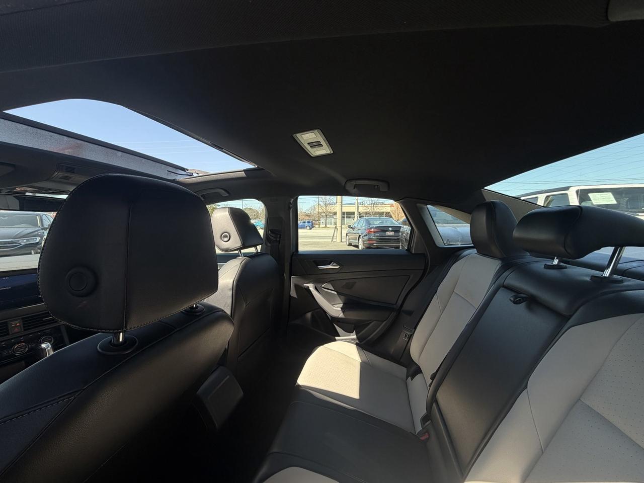 2019 Volkswagen Jetta Highline R LINE   Leather   Sunroof   HTD Seats Photo