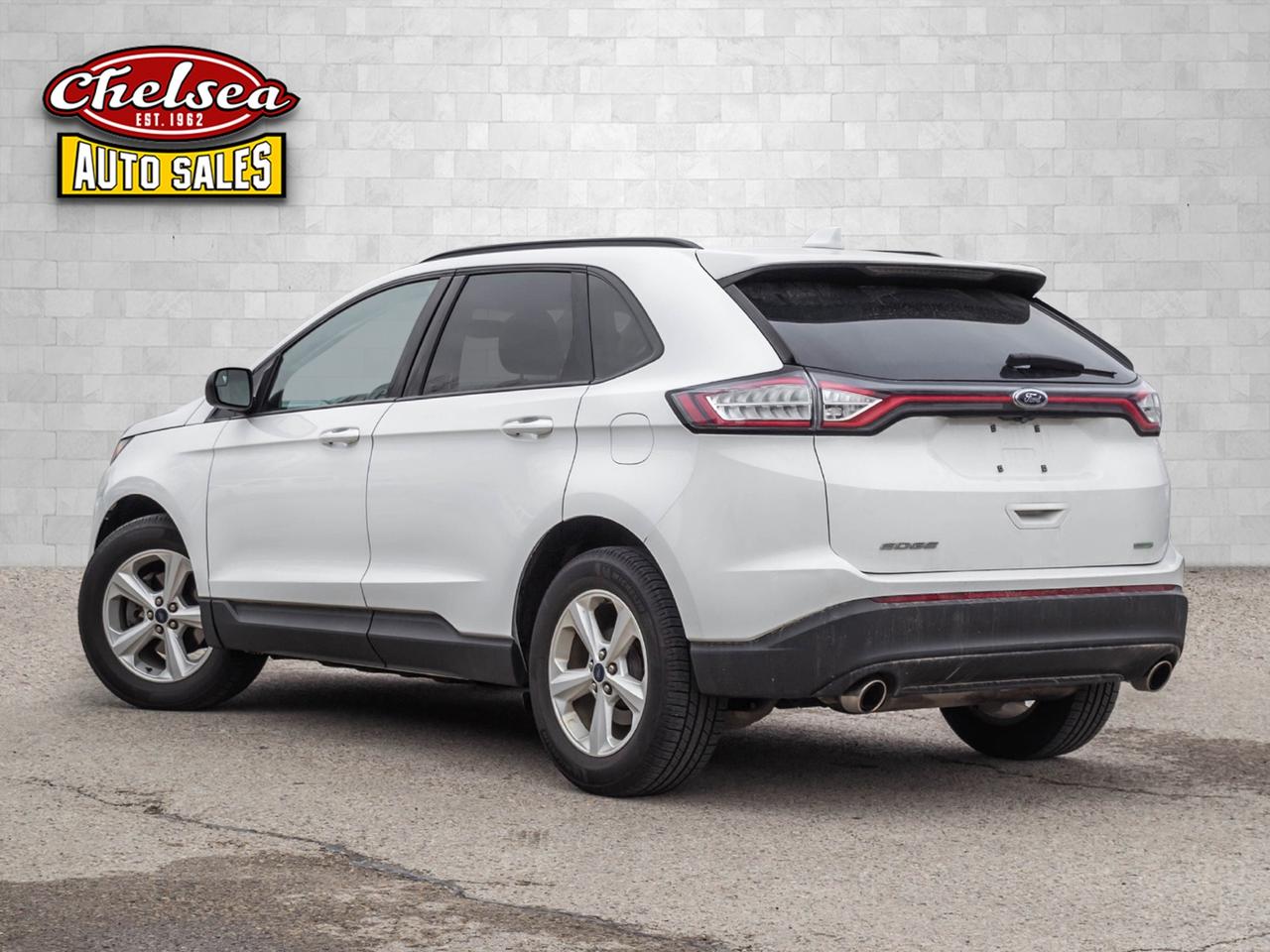 2017 Ford Edge SE FWD Photo4