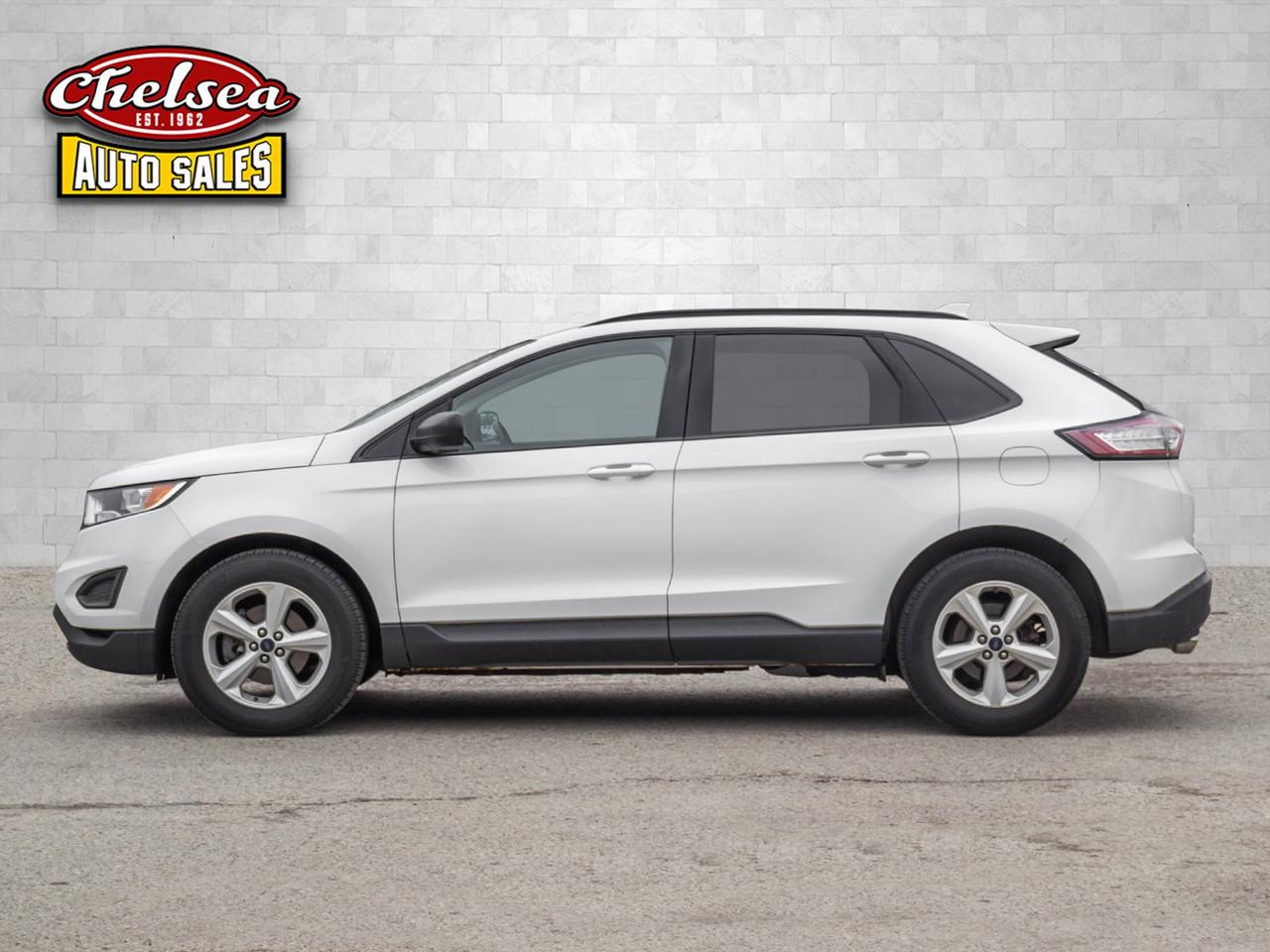 2017 Ford Edge SE FWD Photo2