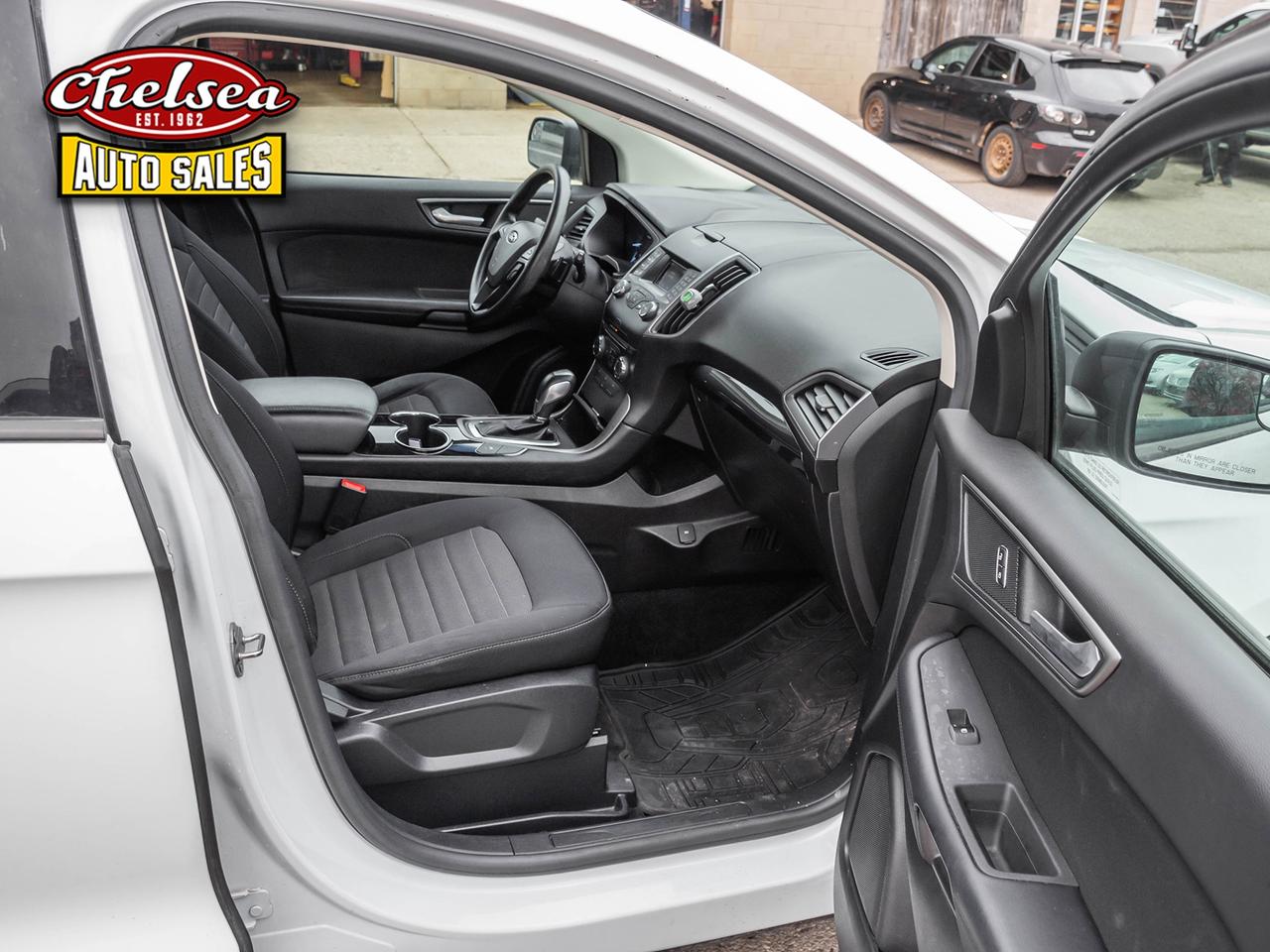 2017 Ford Edge SE FWD Photo